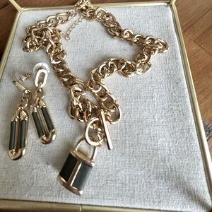 Set of earrings and necklace